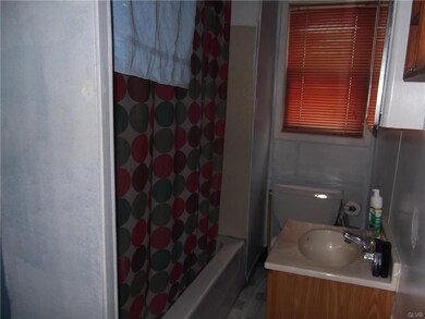 251 E Abbott St, Lansford, PA 18232 - photo 3