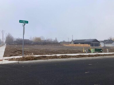 803 NW 18th Ct, Redmond, OR 97756 - photo 4