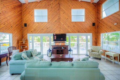 (5) 460 Barry Ave-13