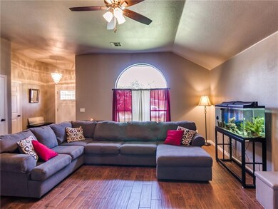 4016 Gyrfalcon Dr, Norman, OK 73072 - photo 5