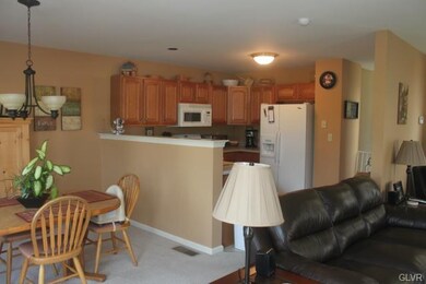 6805 Hunt Dr, Macungie, PA 18062 - photo 7