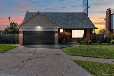 36635 Kenneth Ct, Sterling Heights, MI 48312 - photo 2