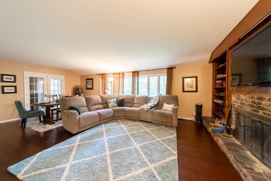 1875 Champlain Drive (2 of 38)