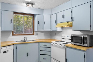 610 Freeman Rd, Central Point, OR 97502 - photo 5