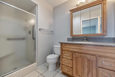 5102 E Emerald Ave-large-015-022-Master