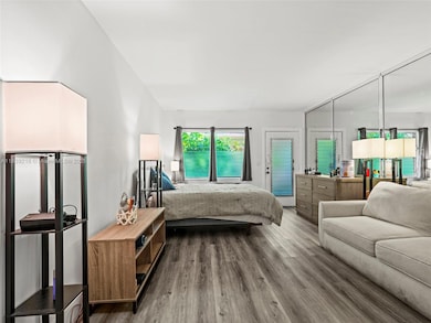 1060 Pennsylvania Ave unit 4, Miami Beach, FL 33139 - photo 2