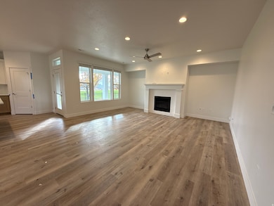 3827 W 50 S unit 431, Clearfield, UT 84015 - photo 7