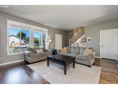 Living Room/Entrance
