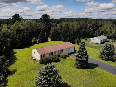 10 Loriann Dr, Saratoga Springs, NY 12866 - photo 3