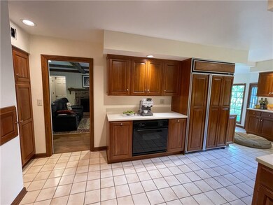 Wonderful entertaining/buffet area with a 2nd oven