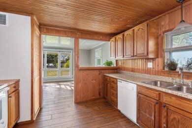 06_6029KeigleySt_177001_Kitchen_LowRes