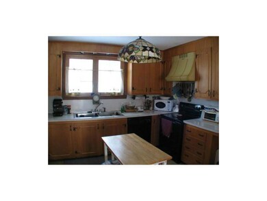 151 Pine Crest Dr, Riverside, RI 02915 - photo 4