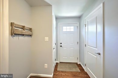 7991 Erinvale Ln, Seven Valleys, PA 17360 - photo 4