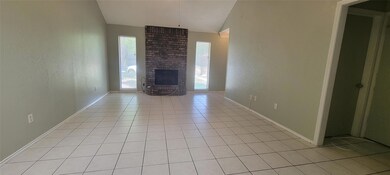 604 Lost Springs Ct unit B, Arlington, TX 76012 - photo 2