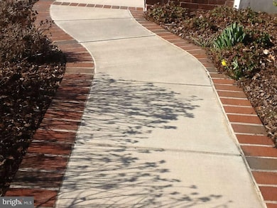 204 Elpin Dr W, Catonsville, MD 21228 - photo 5