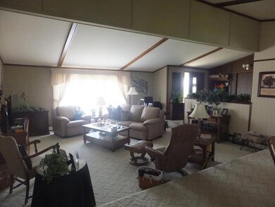 611 W Oak Ave, Glen Ullin, ND 58631 - photo 2