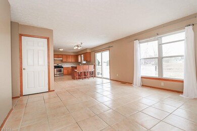 open floor plan living room/kitchen