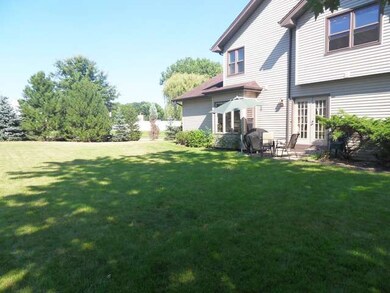 1677 Apache Dr, Naperville, IL 60563 - photo 5