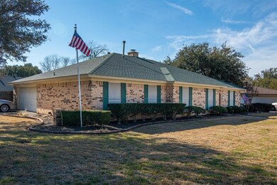 121 Shady Lake Ct, Hurst, TX 76054 - photo 3