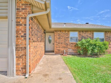 1810 W University St, Shawnee, OK 74804 - photo 3