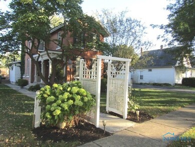 217 N Elm St, Woodville, OH 43469 - photo 2