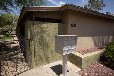 1230 E Spence Ave