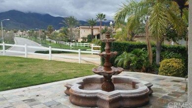 Entrance with Water fountain and view of the mount