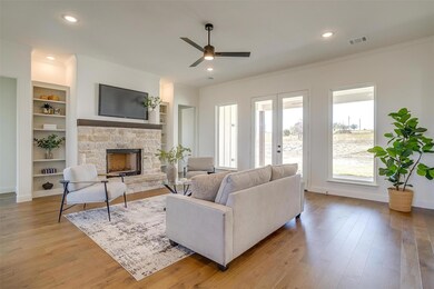 1017 Gatlin Cir, Springtown, TX 76082 - photo 3