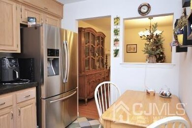 301 Michaels Ct, Woodbridge, NJ 07095 - photo 5