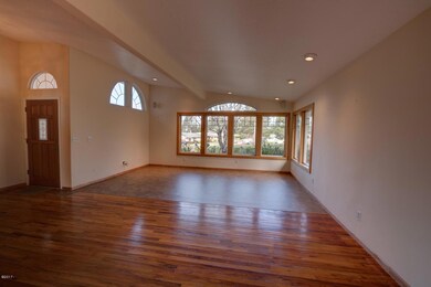 ENTRY / LIVING ROOM