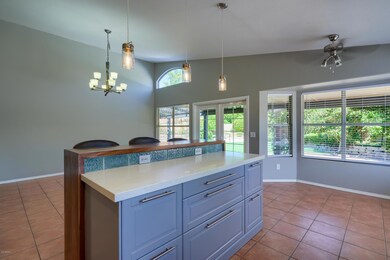 Center Island w/Pendant Lights