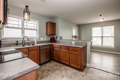 205 Tarrington Dr, Statesville, NC 28625 - photo 5