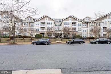 12832 Clarksburg Square Rd unit 303, Clarksburg, MD 20871 - photo 3