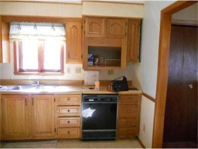 14 Avalon St, Revere, MA 02151 - photo 4