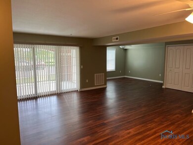 LIVING ROOM AREA