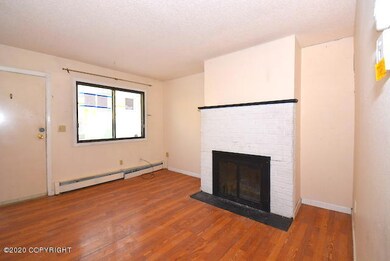 111-159913 LIVING ROOM