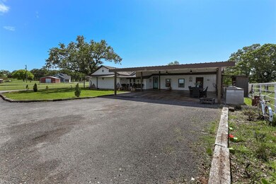 500 Rhoades Ln, Springtown, TX 76082 - photo 4