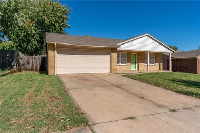 1633 NE 4th St, Moore, OK 73160 - photo 4