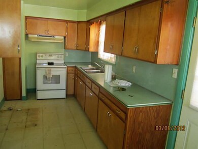 863 Chestershire Rd, Columbus, OH 43204 - photo 6