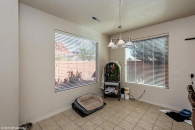 06_262W225S_82_BreakfastNook_HiRes
