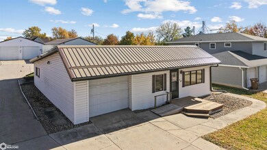 128 Main St, Grinnell, IA 50112 - photo 2