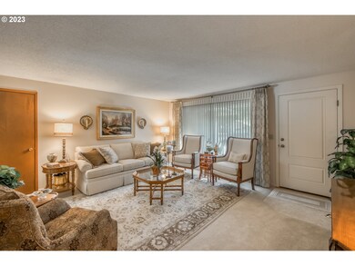 Living Room/Entrance