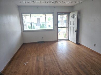 321 17th St, Dunbar, WV 25064 - photo 2