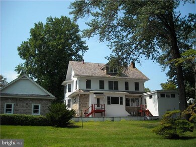 335 N Lansdowne Ave, Lansdowne, PA 19050 - photo 2