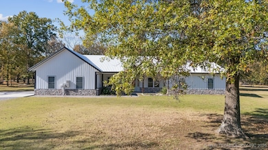 981 Elm Cir, Chouteau, OK 74337 - photo 3