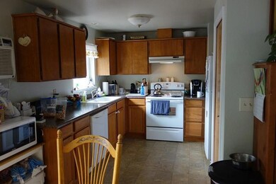 1030 NW Hillside Dr, Grants Pass, OR 97526 - photo 3