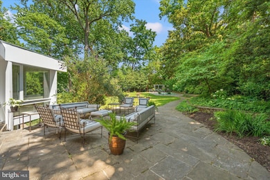 8519 Longfellow Place, Chevy Chase, MD 20815 - photo 4