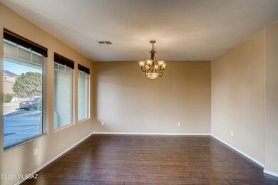 4-532694823-13 Living Room
