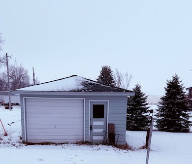 109 Jay St, Bloomfield, NE 68718 - photo 4