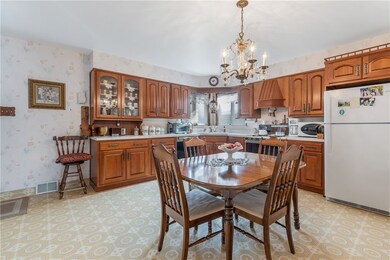Large Eat In Kitchen with plenty of cabinets, Dish